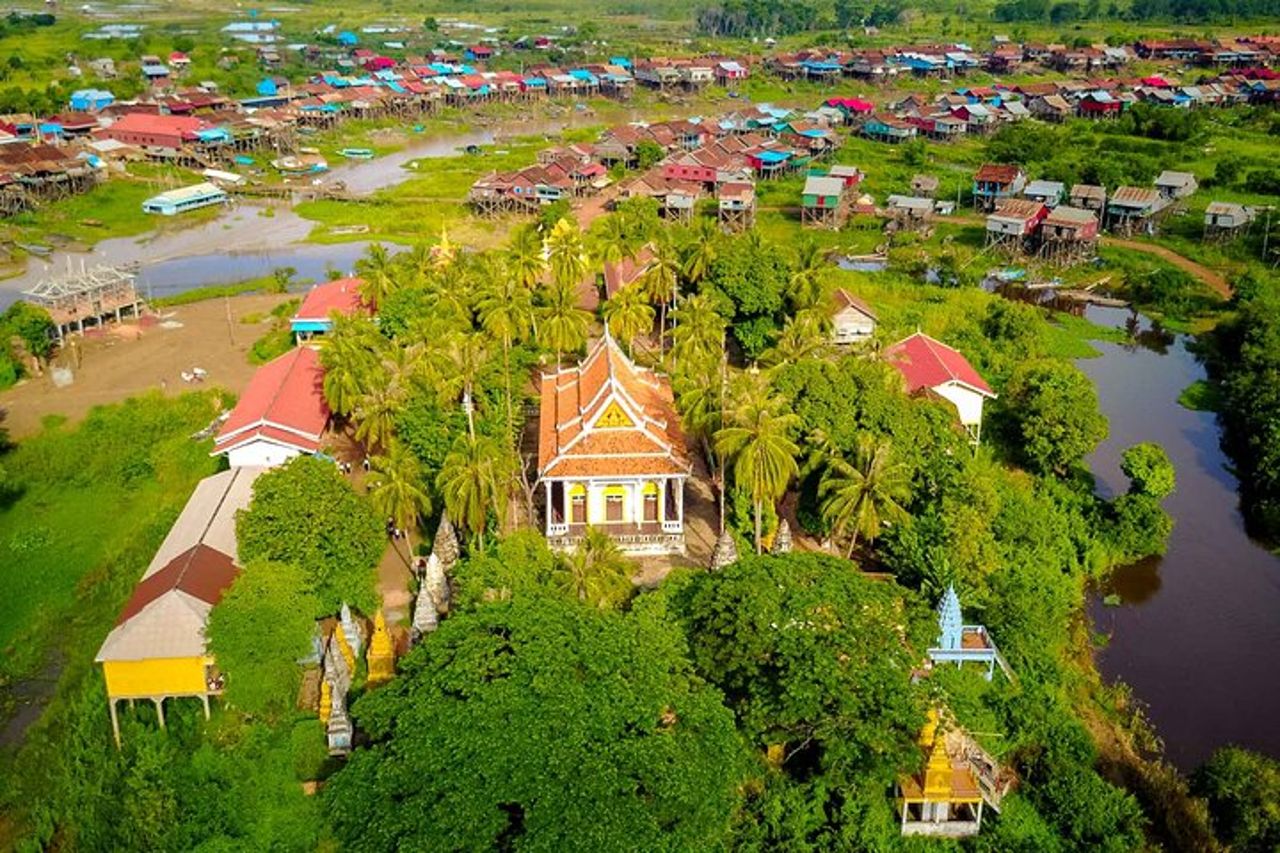 Villaggio galleggiante di Kompong Kleang sul lago Tonle Sap — 7