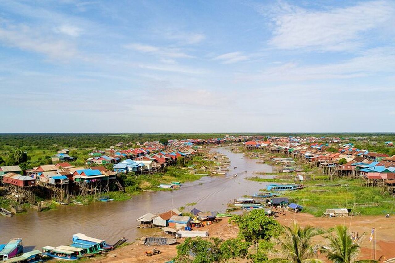 Villaggio galleggiante di Kompong Kleang sul lago Tonle Sap — 8
