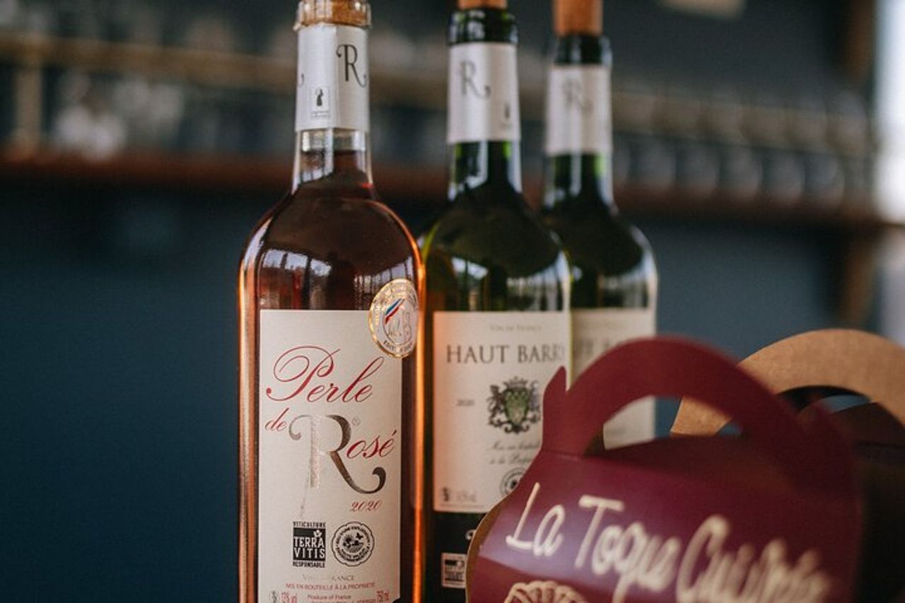 Prestige Commentato Crociera con bicchiere di vino e Canelé a Bordeaux — 3