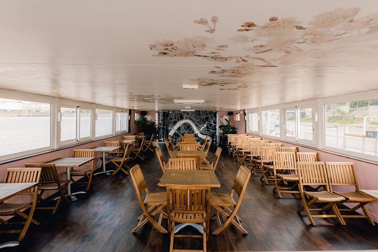 Prestige Commentato Crociera con bicchiere di vino e Canelé a Bordeaux — 5