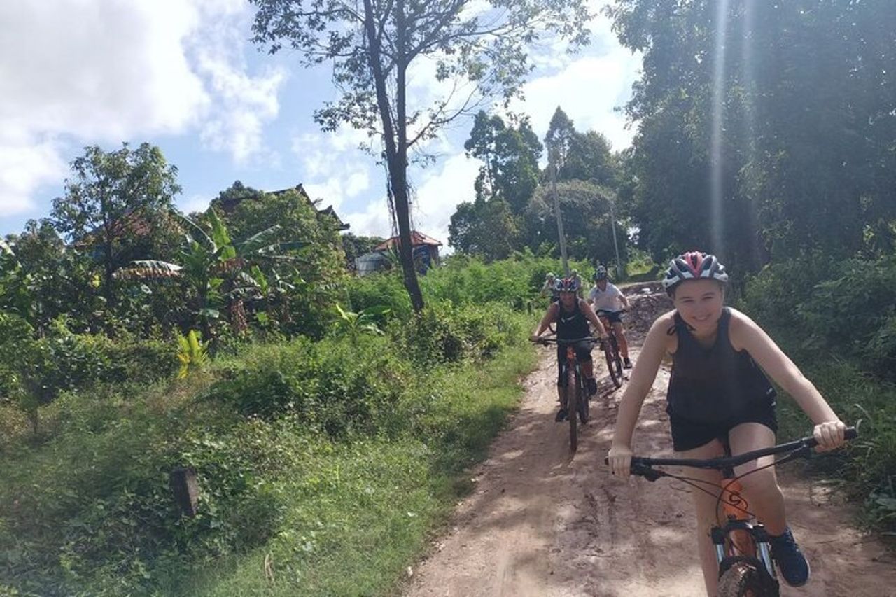 Avventura in bicicletta a Silk Island e pranzo con la gente del posto — 4