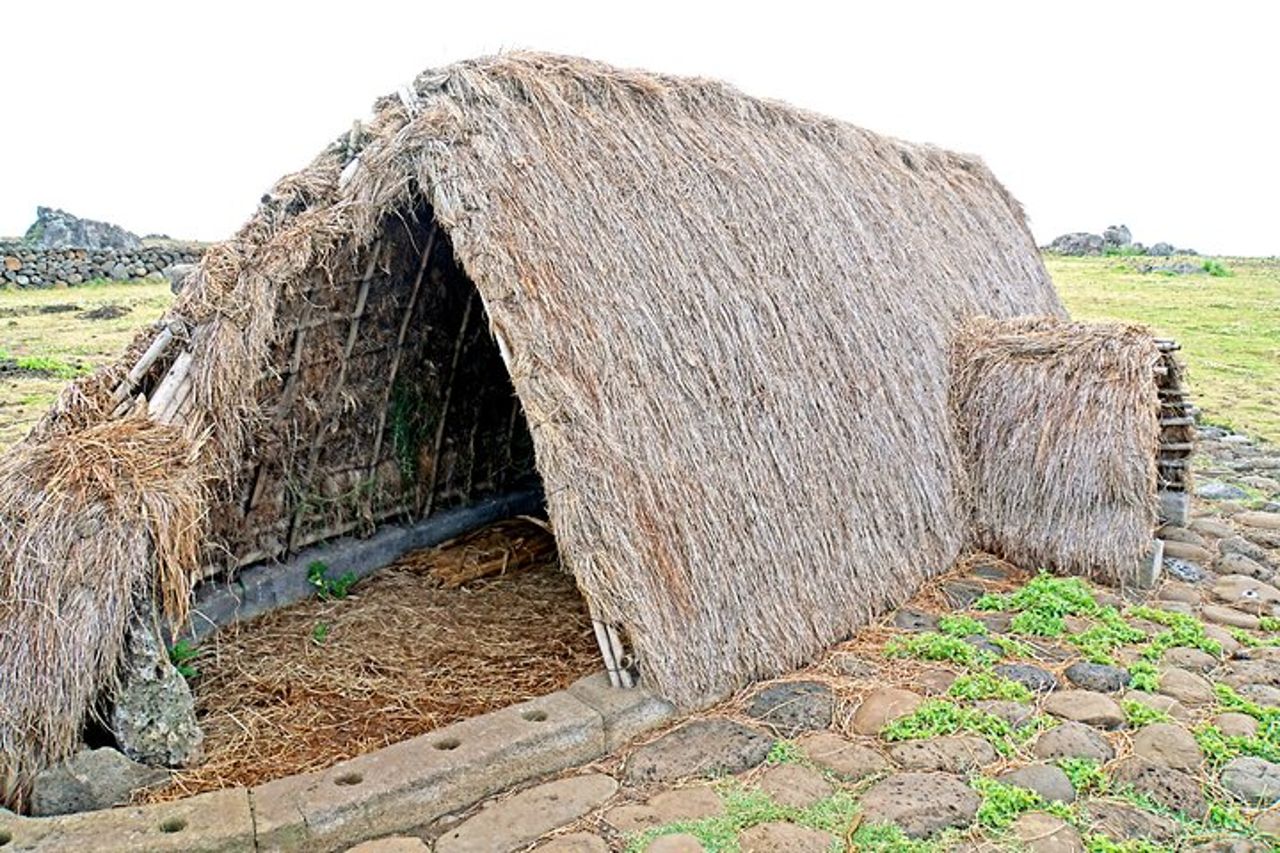 Tour di un'intera giornata a Hotu Matua da Vaihu ad Anakena — 2