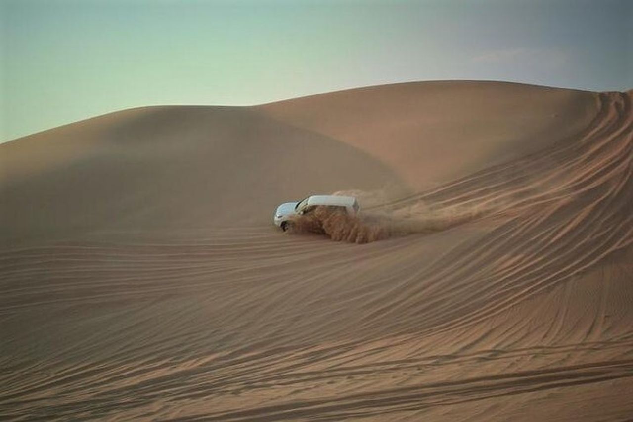 Safari nel deserto del tramonto del Qatar: Dune Bashing & Golden Sands Avventura — 6
