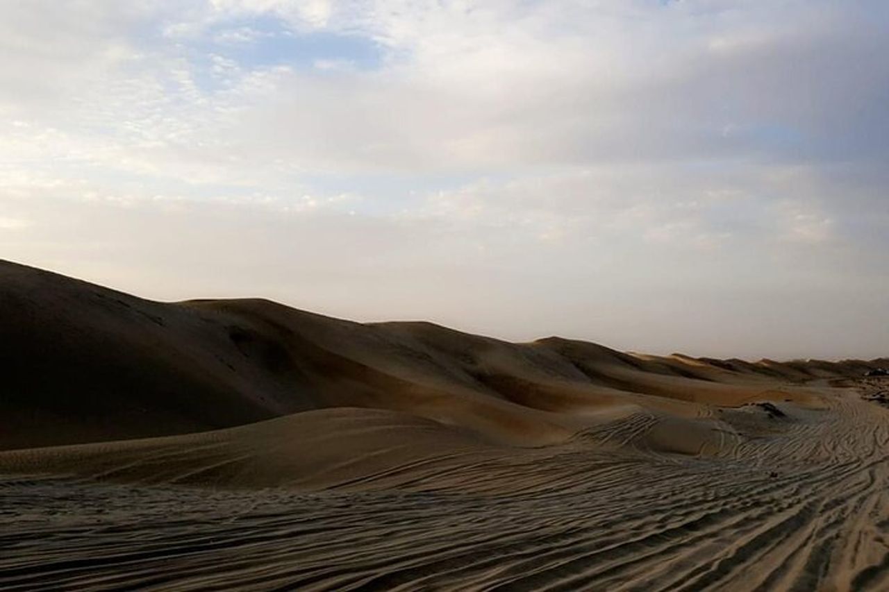 Safari nel deserto del tramonto del Qatar: Dune Bashing & Golden Sands Avventura — 9