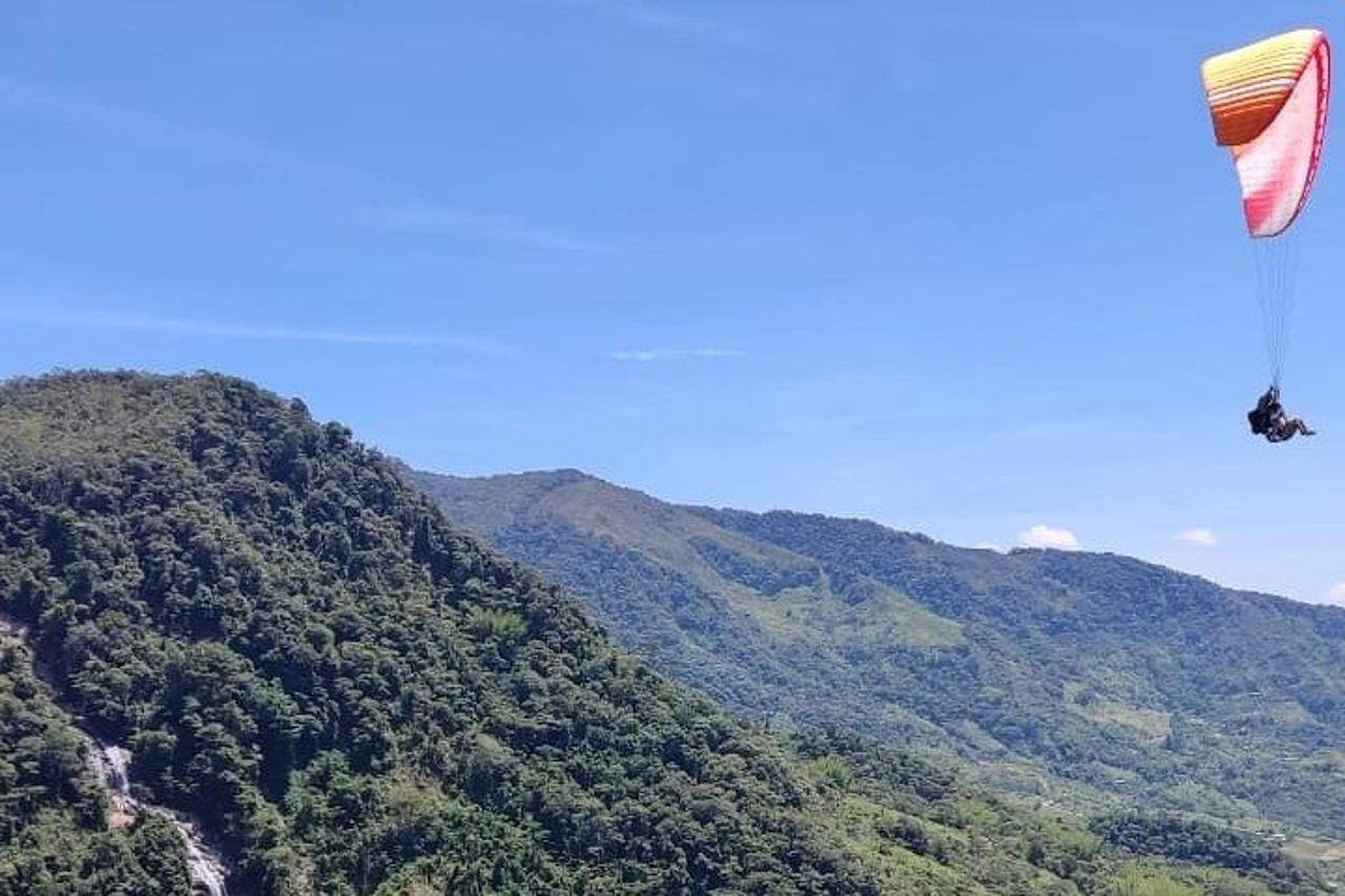 Esperienza privata di parapendio e cascata da Medellin Colombia — 9