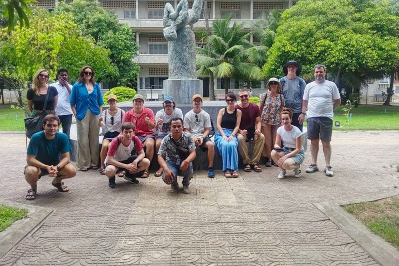 Tour del Killing Field e del museo del genocidio di Toul Sleng (S21)