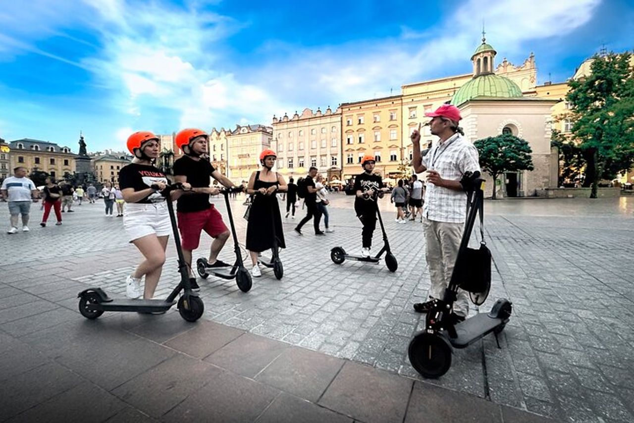 Tour in scooter elettrico: tour della città vecchia - 1,5 ore di magia! — 6
