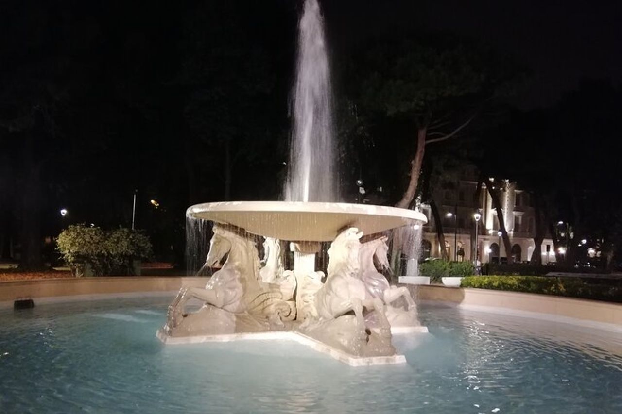 Tour privato di Rimini dei momenti salienti della città di notte — 3