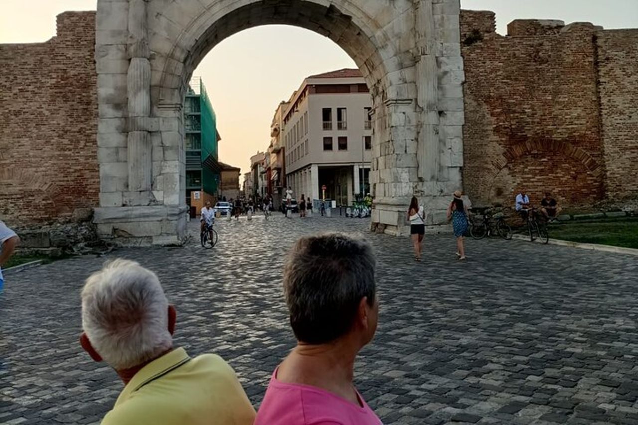 Tour privato di Rimini dei momenti salienti della città di notte — 4