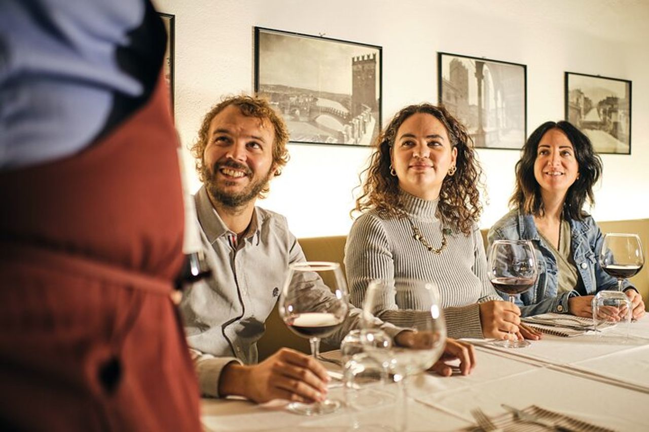 Degustazione di vini vicino alla Casa di Giulietta e all'Arena con Valpolicella — 4