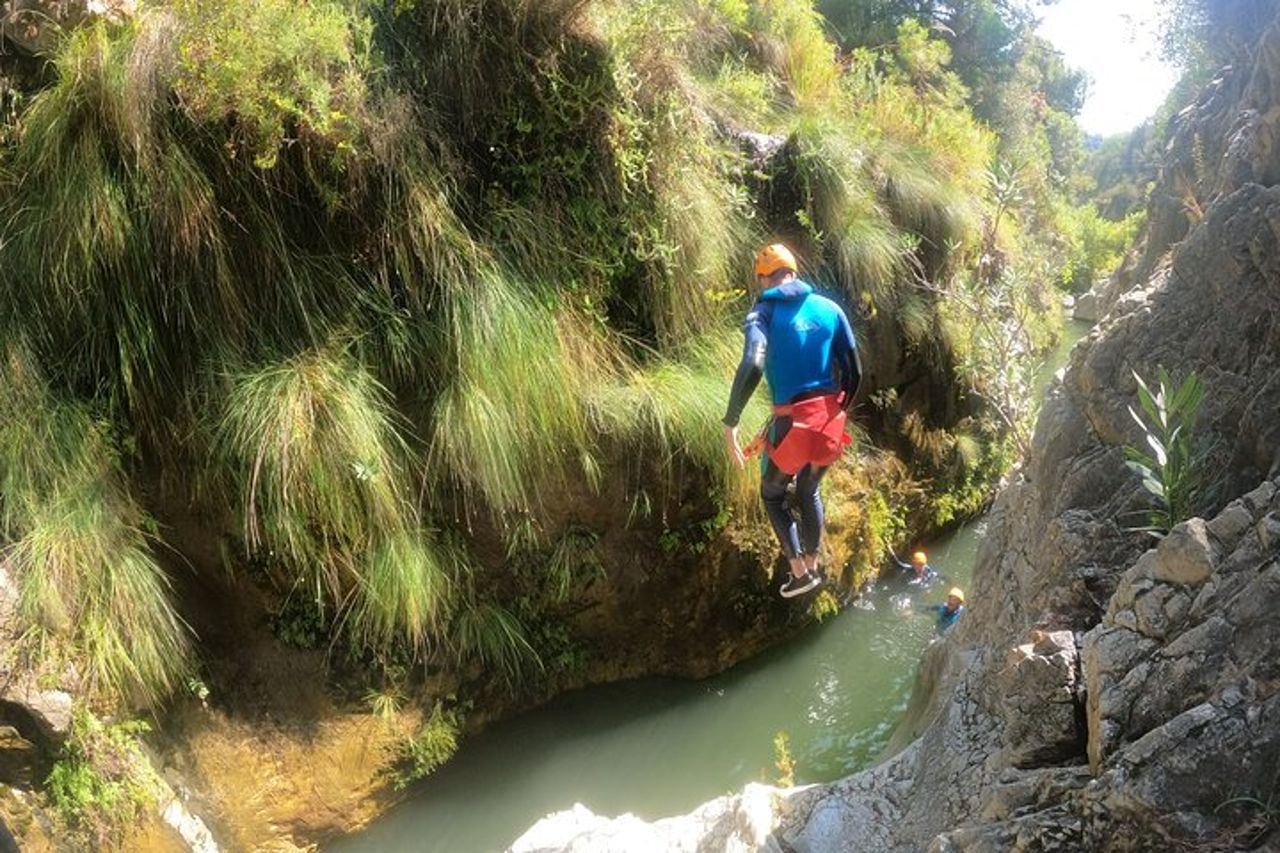 Da Estepona: tour guidato di canyoning sul fiume Guadalmina — 4