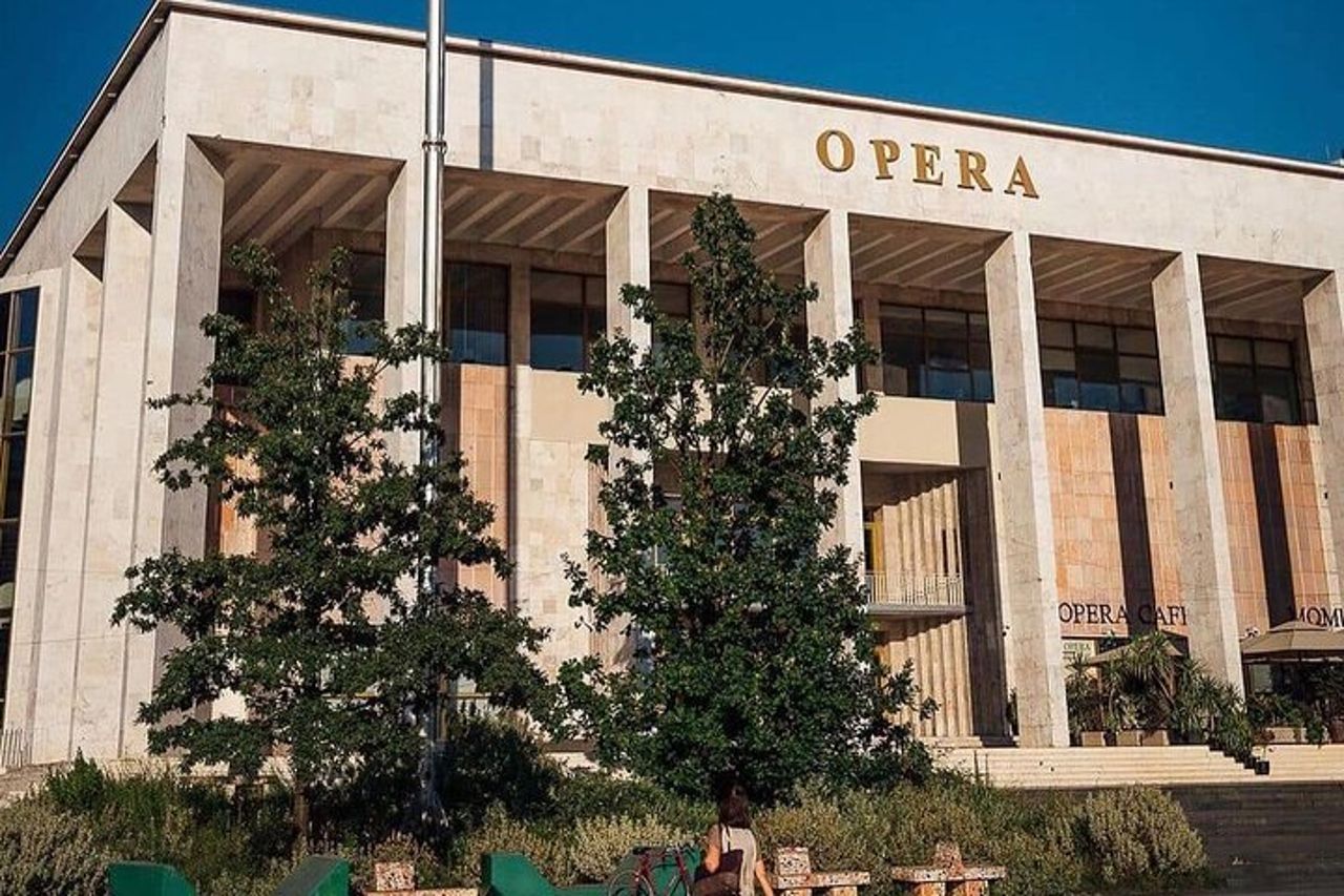 Tour a piedi di Tirana: storia, cultura e gemme locali nascoste — 9