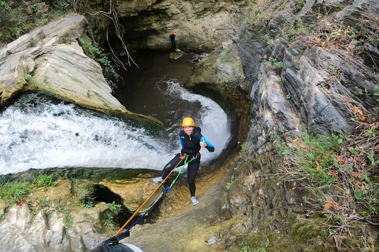Da Marbella: tour guidato di canyoning a Sima del Diablo — 5