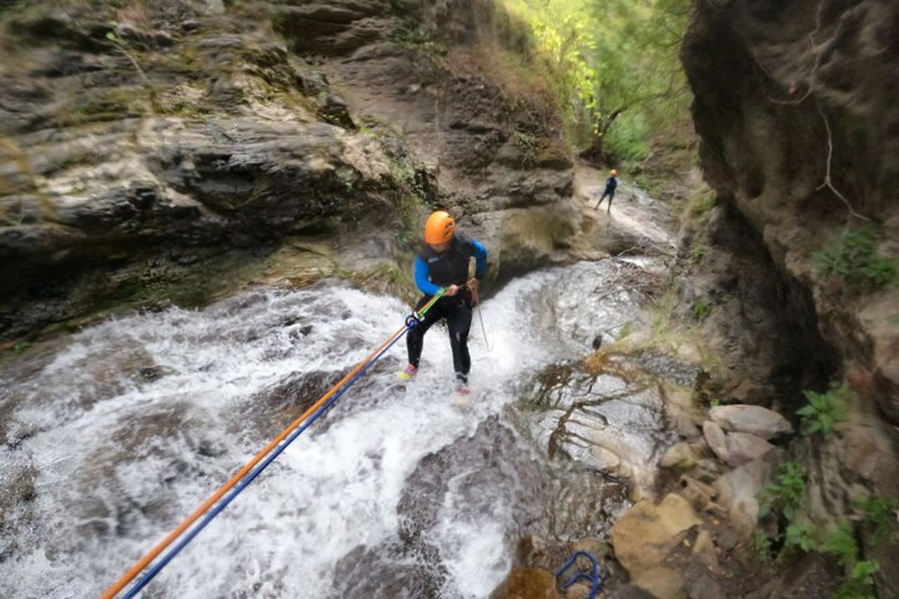 Da Marbella: tour guidato di canyoning a Sima del Diablo — 7