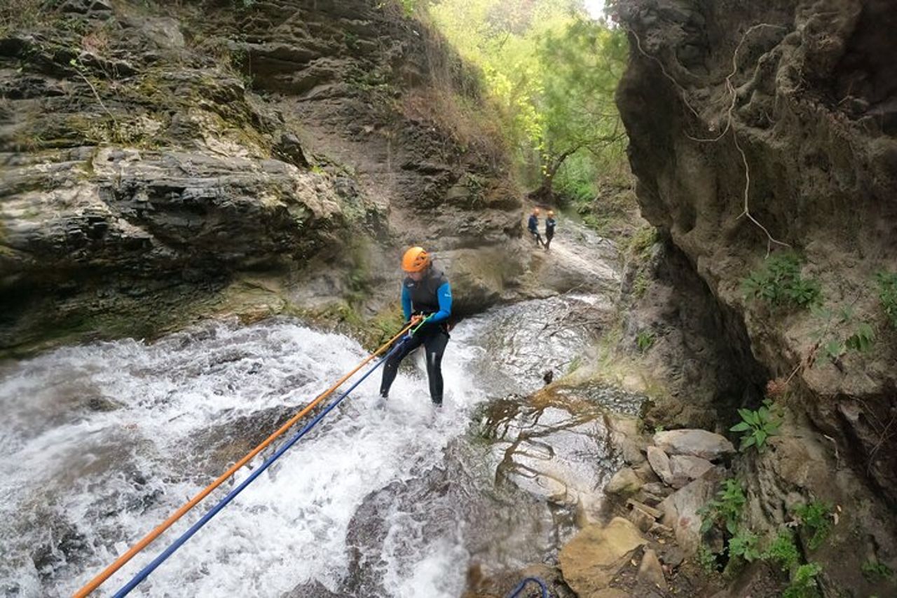 Da Marbella: tour guidato di canyoning a Sima del Diablo — 8