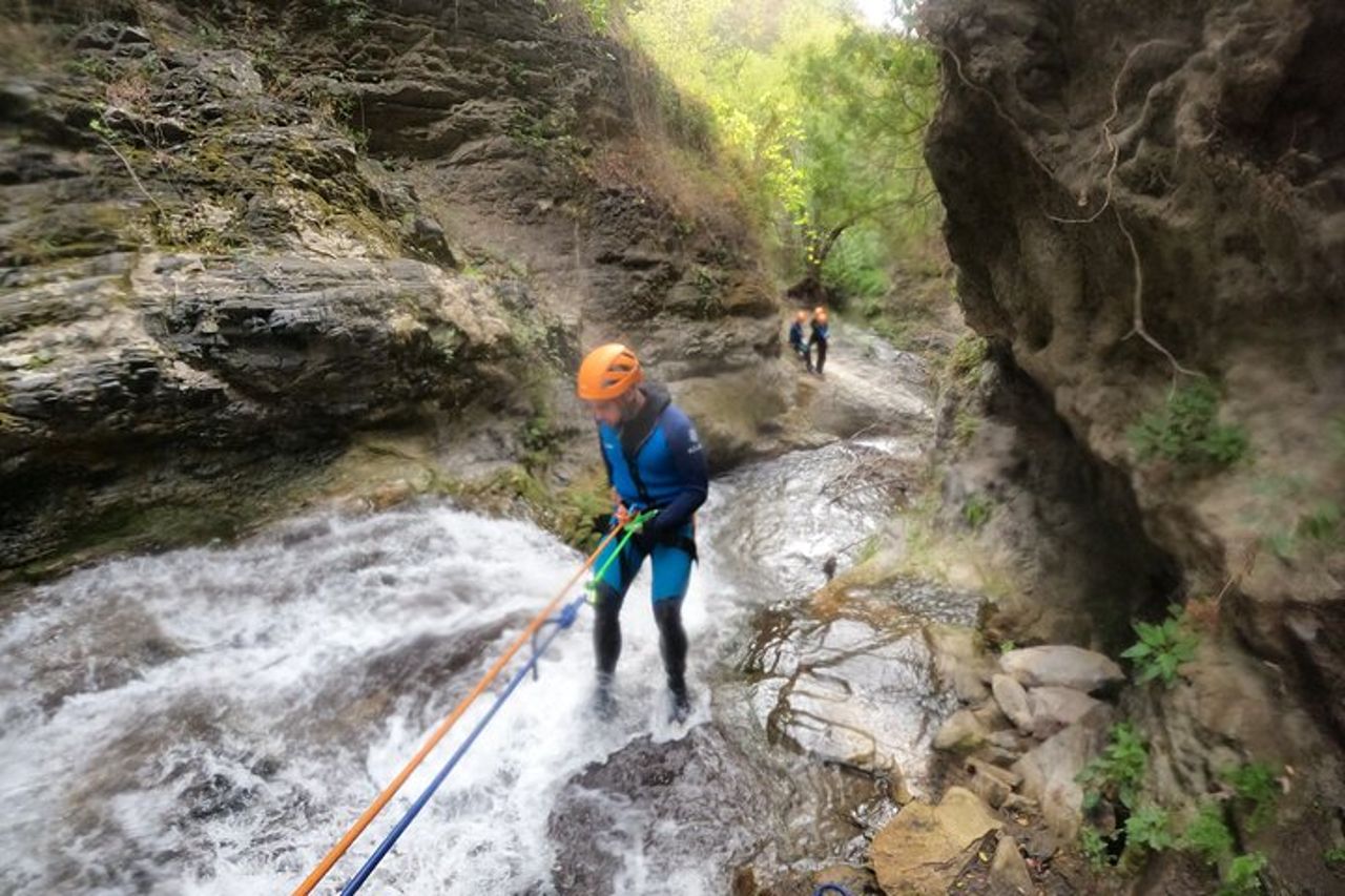 Da Marbella: tour guidato di canyoning a Sima del Diablo — 9