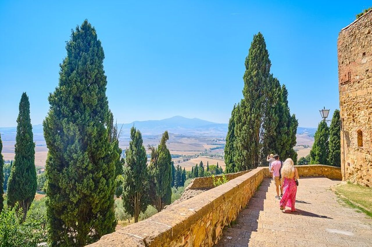Tour di un'intera giornata in Val d'Orcia e Campi dei Gladiatori con Vini — 2