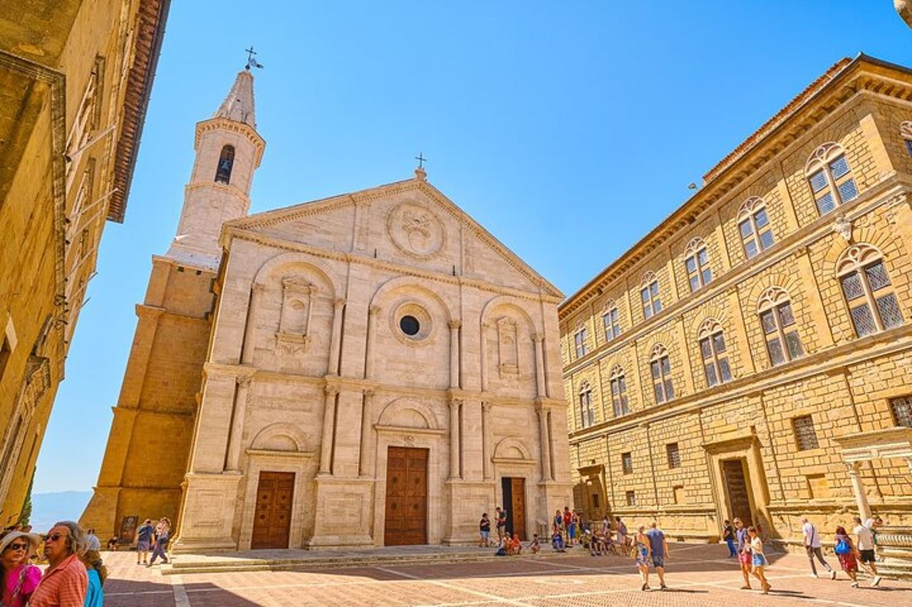 Tour di un'intera giornata in Val d'Orcia e Campi dei Gladiatori con Vini — 7