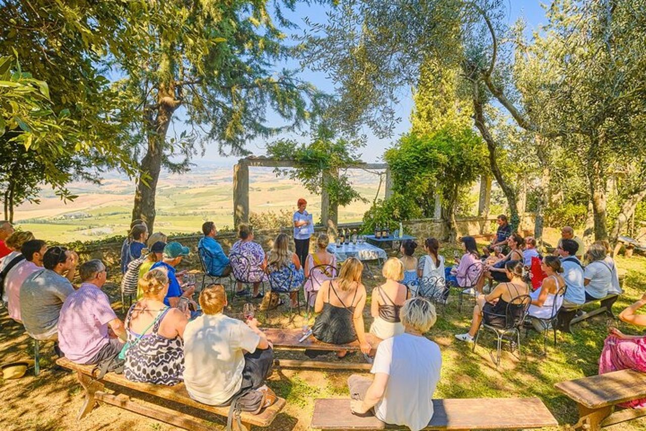 Tour di un'intera giornata in Val d'Orcia e Campi dei Gladiatori con Vini — 3
