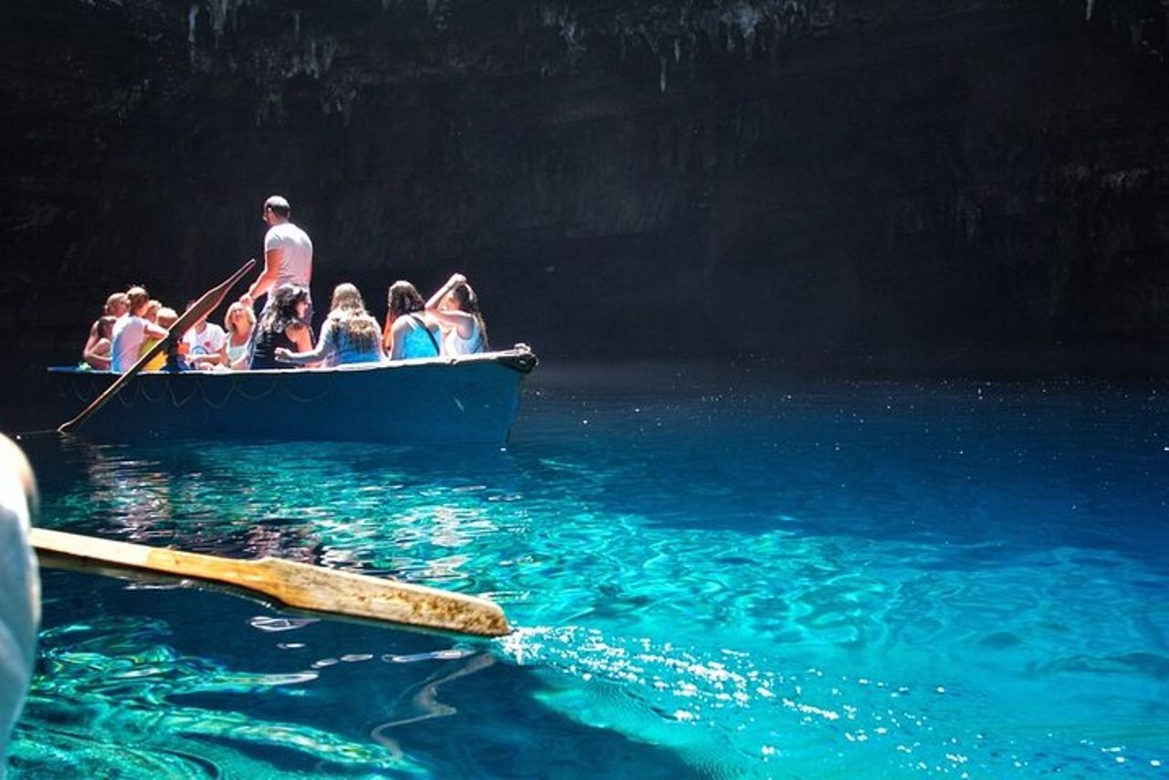 Punti salienti di Cefalonia: azienda vinicola Robola, lago Melissani e Fiscardo — 4