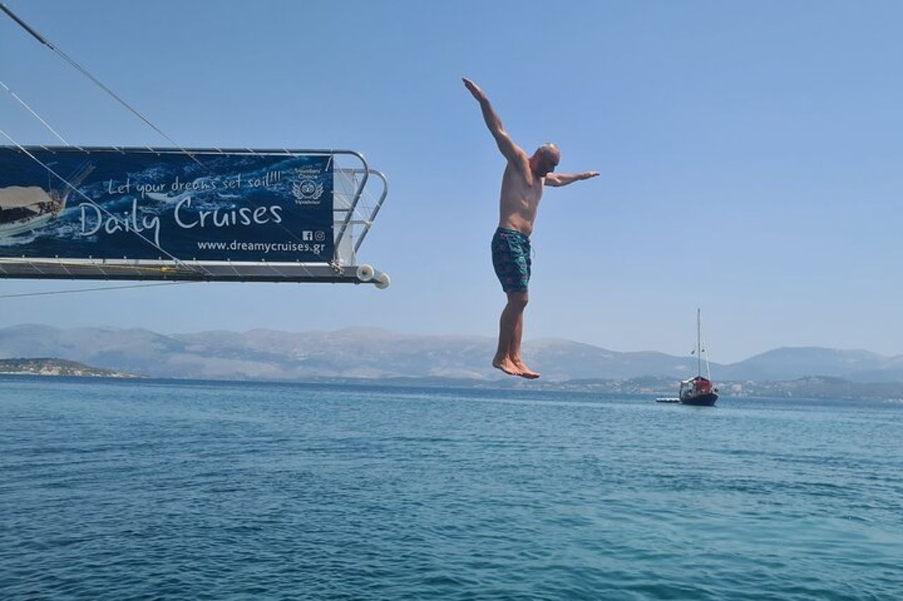 "Crociera da sogno" Crociera giornaliera dal porto di Argostoli con una tradizionale barca greca — 8