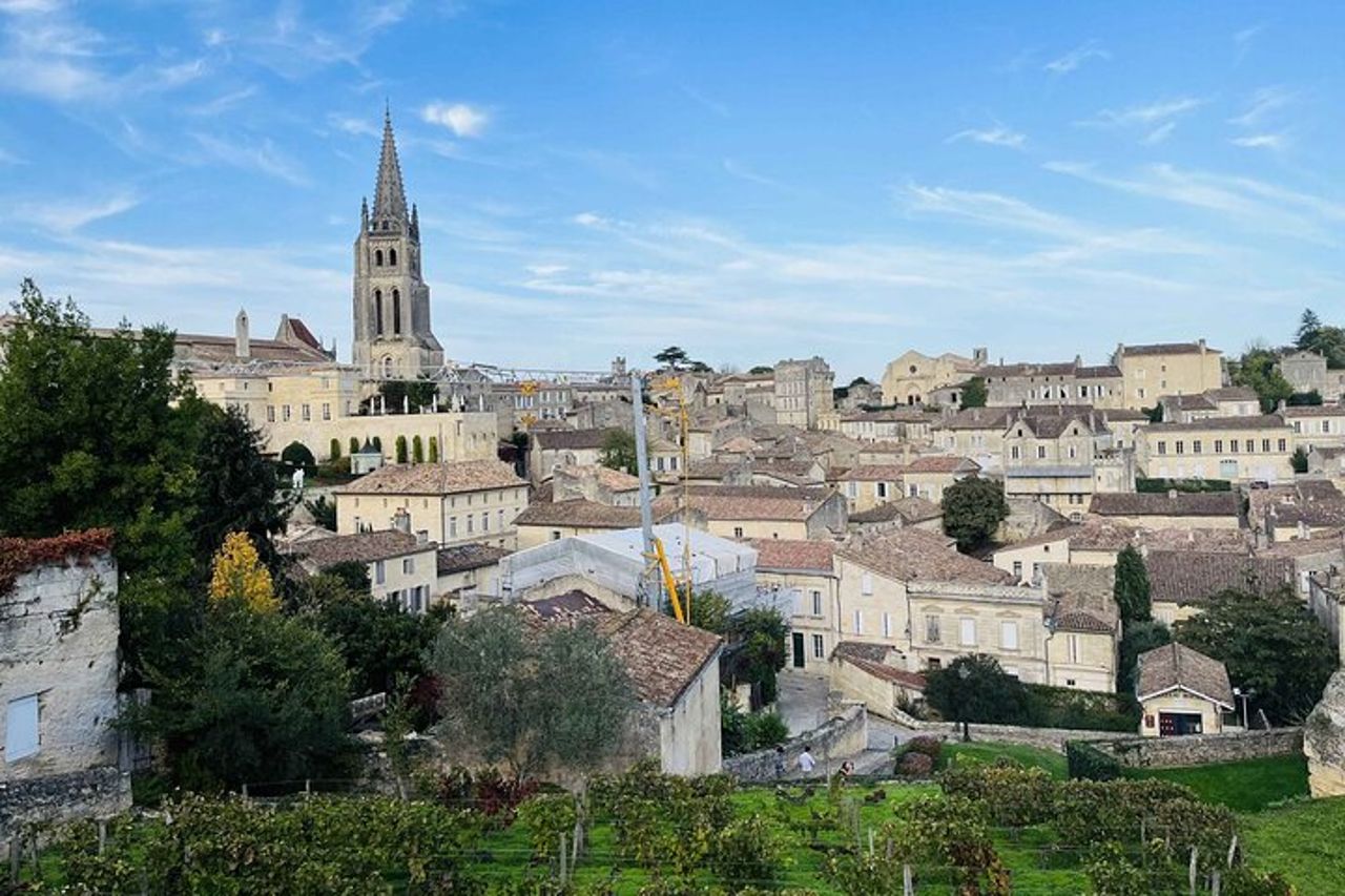 Tour di gruppo - Tour a piedi di Saint Emilion + Degustazione in grotta — 2