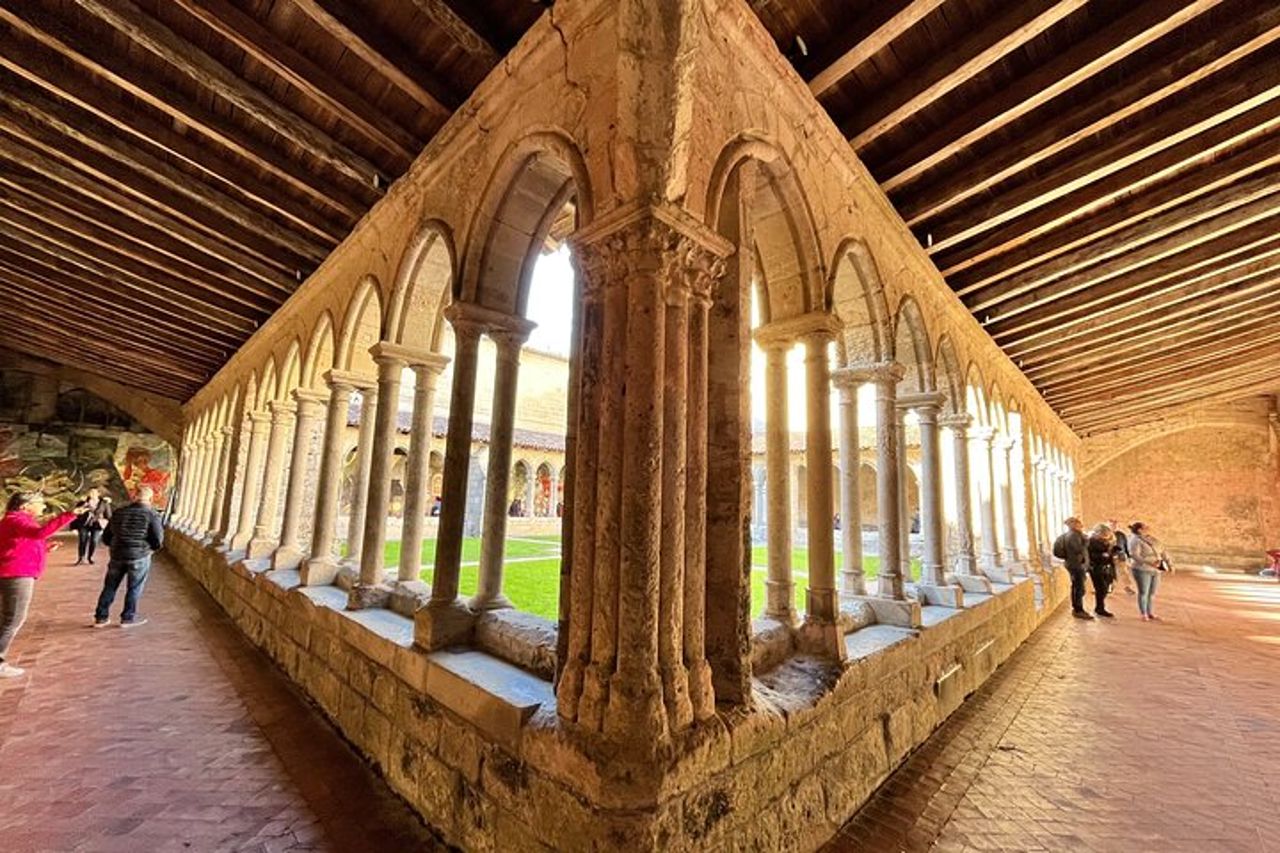 Tour di gruppo - Tour a piedi di Saint Emilion + Degustazione in grotta — 4