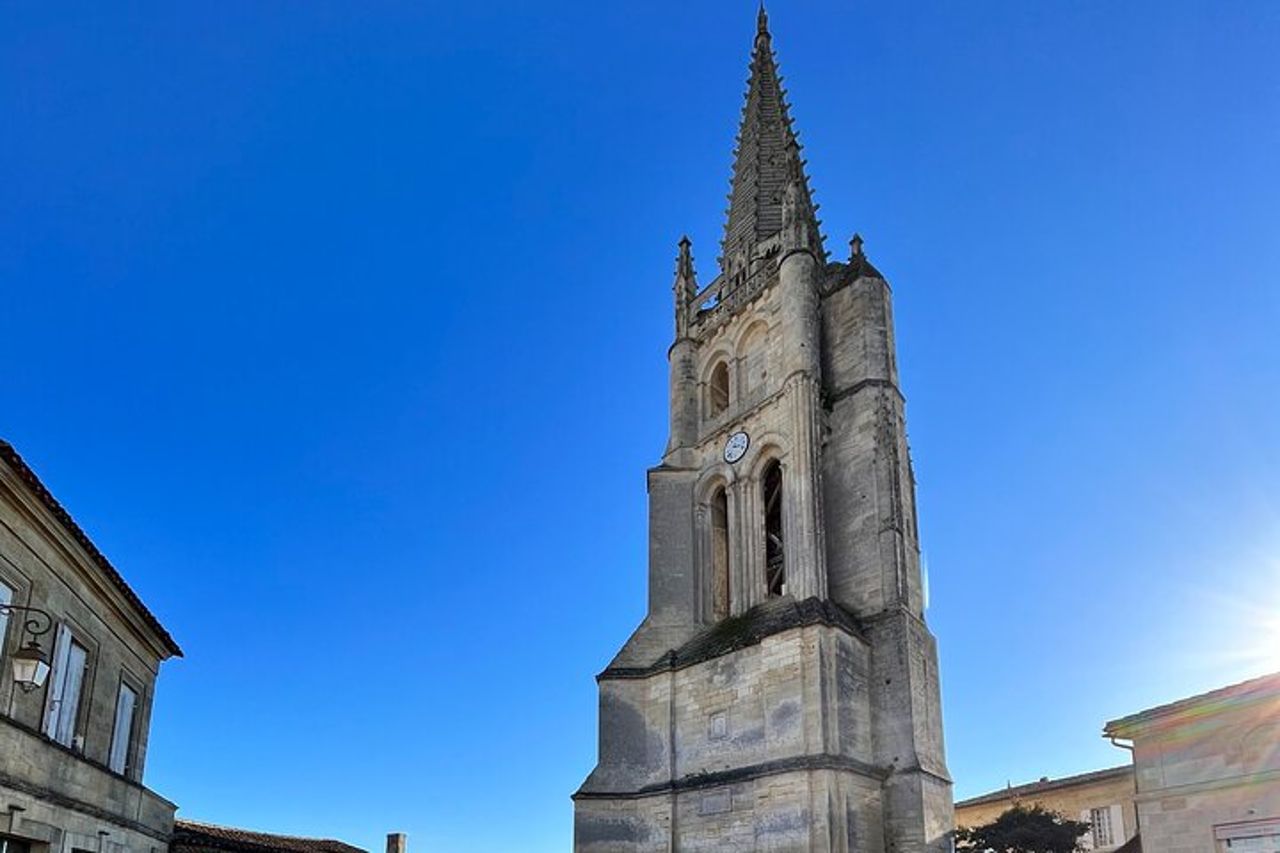 Tour di gruppo - Tour a piedi di Saint Emilion + Degustazione in grotta — 5