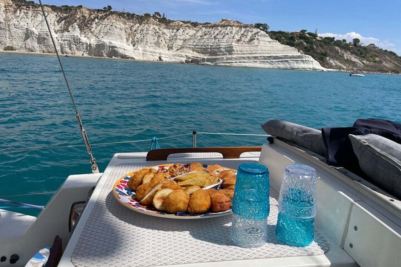 Escursioni private in Barca a Vela alla Scala dei Turchi — 2