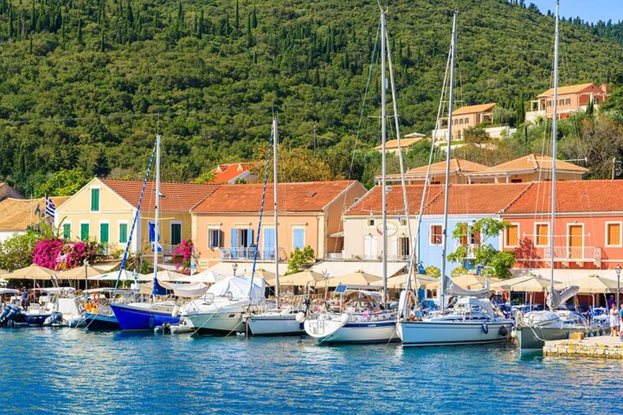 Punti salienti di Cefalonia: azienda vinicola Robola, lago Melissani e Fiscardo — 2