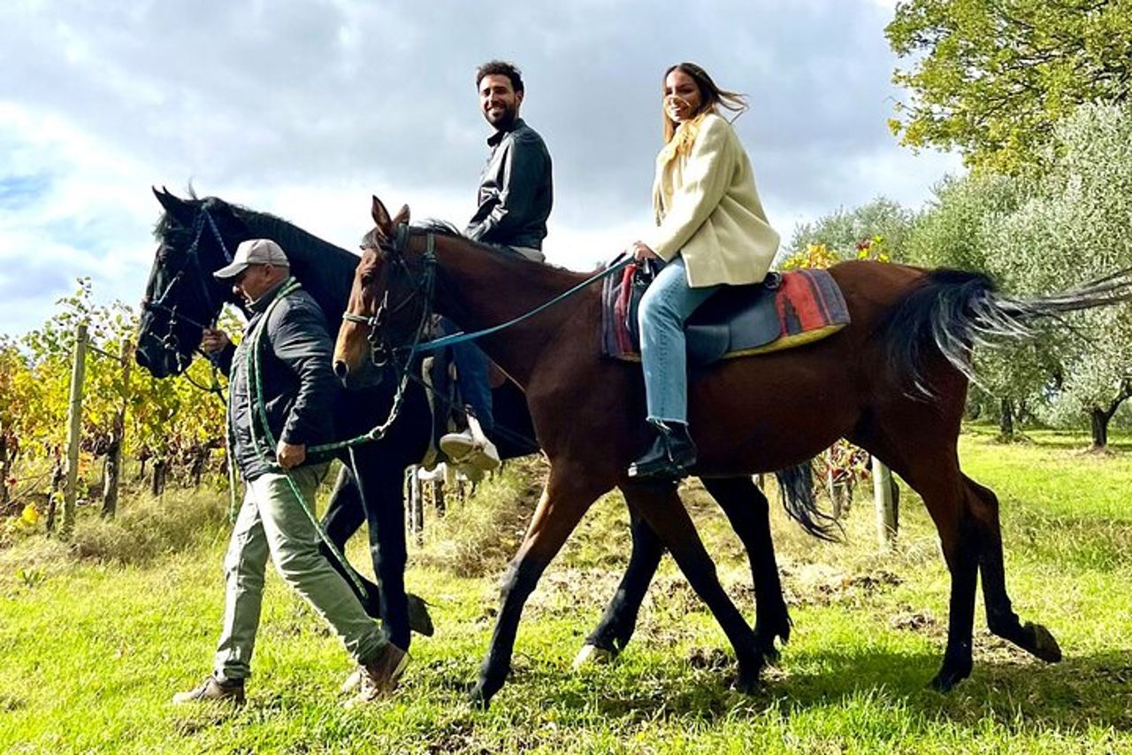 Passeggiata a cavallo a Montepulciano Toscana, pranzo in fattoria — 2