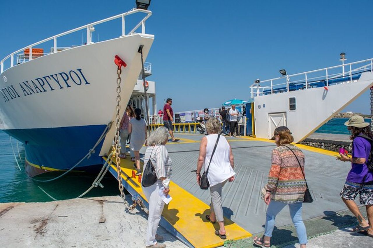 Tour guidato di scoperta di Paros e Antiparos di un'intera giornata in Inglese