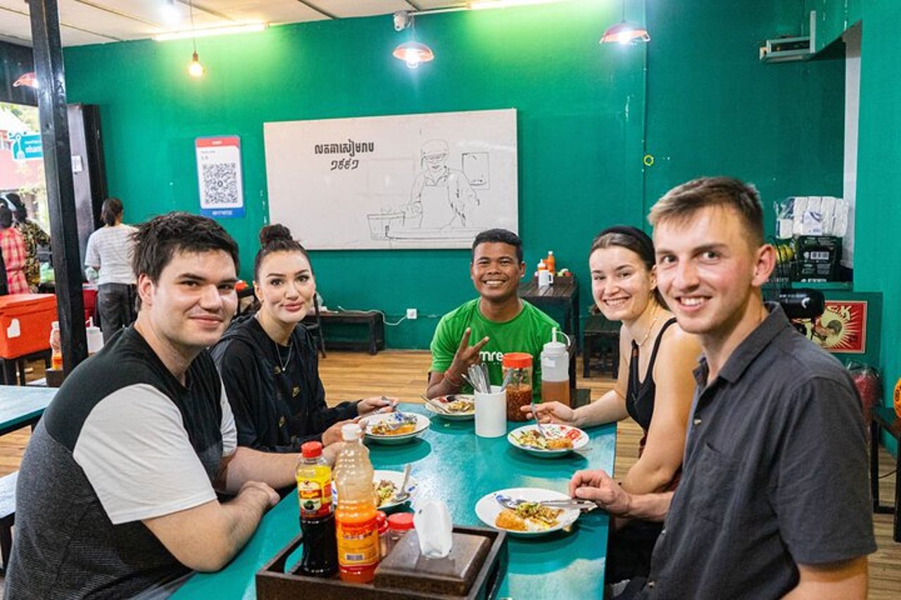 Phnom Penh Evening Food Tour - Inclusive 5 tappe Degustazioni locali — 2