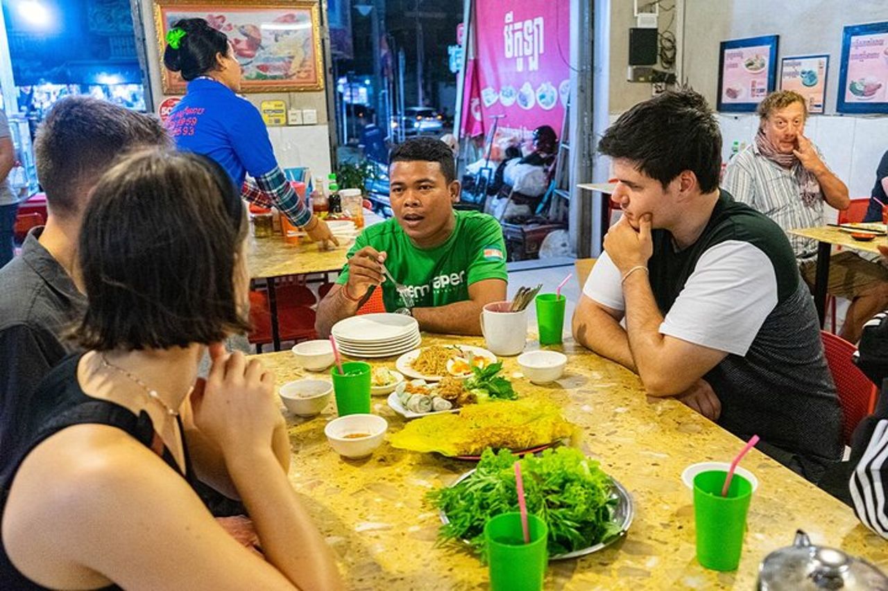 Phnom Penh Evening Food Tour - Inclusive 5 tappe Degustazioni locali — 5
