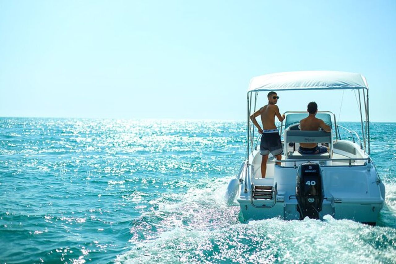 Noleggio barca 40cv accessoriata a Vieste senza patente per 4 ore — 4