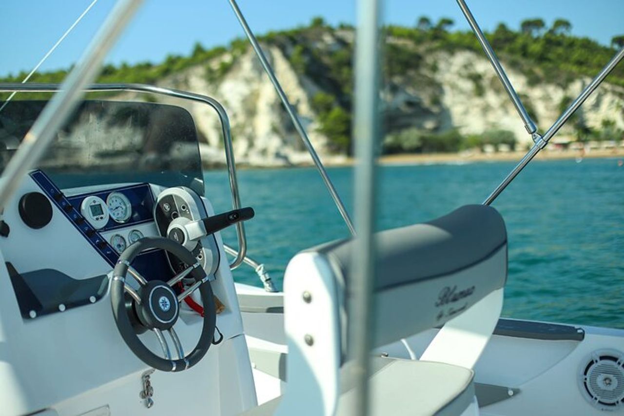 Noleggio barca 40cv accessoriata a Vieste senza patente per 4 ore — 7