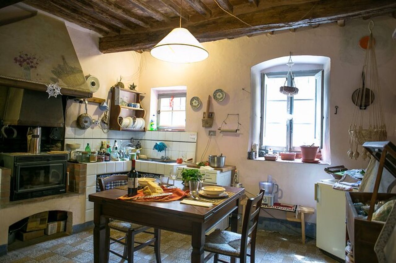Cesarine: caccia al tartufo e lezione di cucina con un locale ad Asti — 2