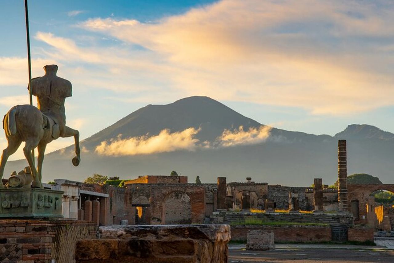 Tour storico di 10 ore in Campania
