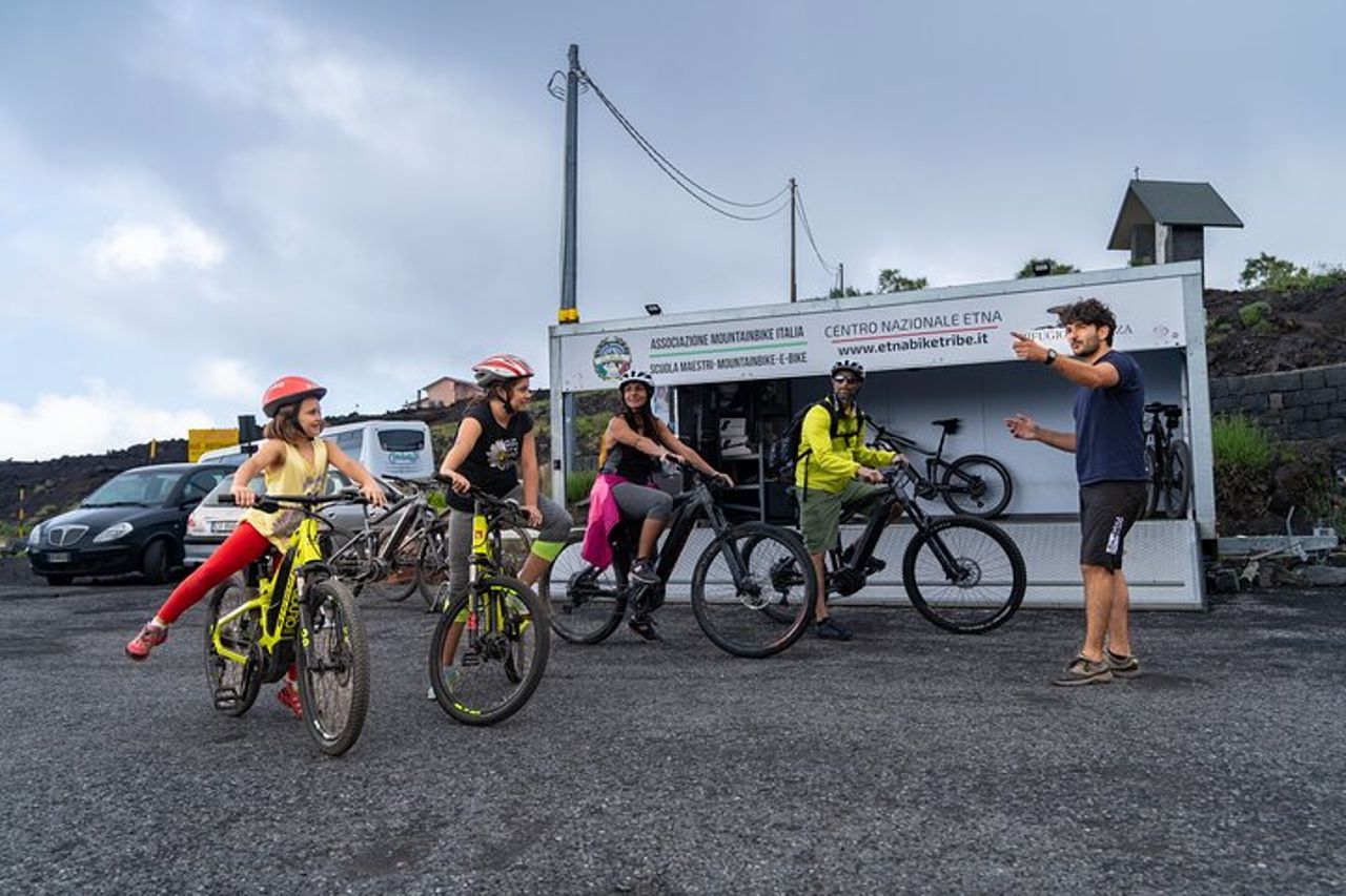 Etna in MTB Mezza giornata piccoli gruppi — 2