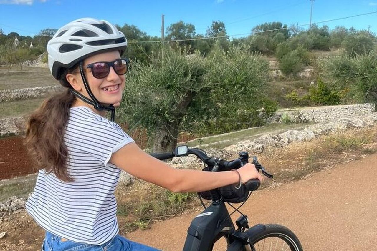 Alberobello in e-bike. Trulli, campagna, mulino ed asinelli