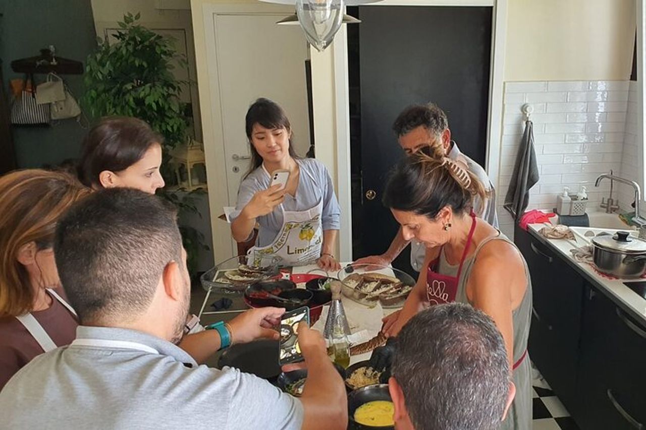 Corso di cucina siciliana nel centro storico di Catania con Mariella — 3