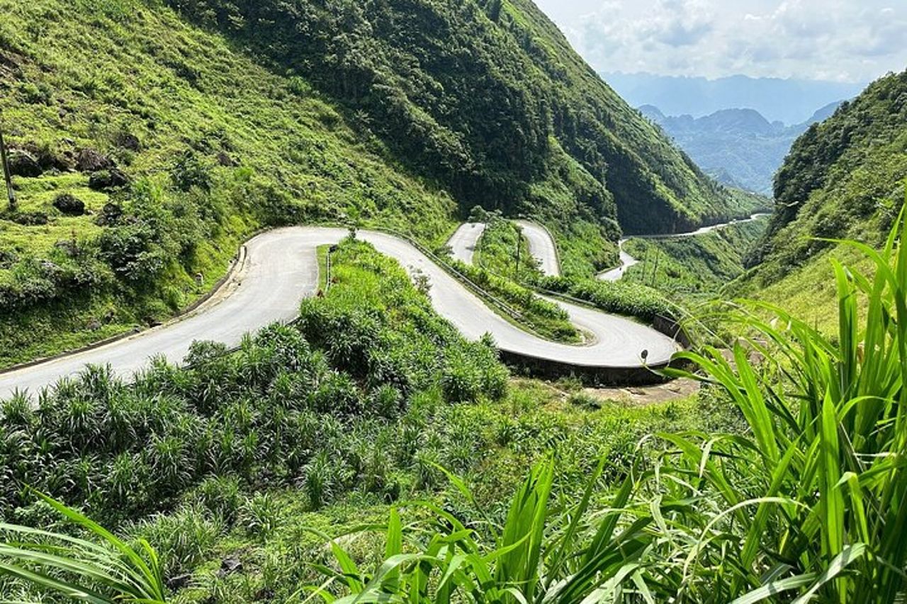 Ha Giang Comfort Car Ride 4D3N — 2