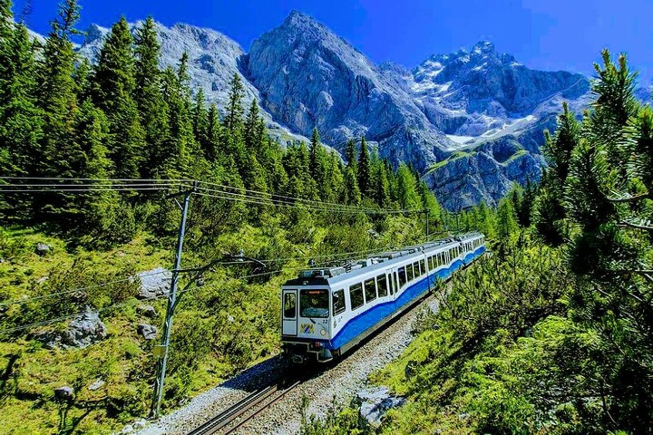 Salta la coda Tour privato deluxe di NEUSCHWANSTEIN e del monte Zugspitze — 7