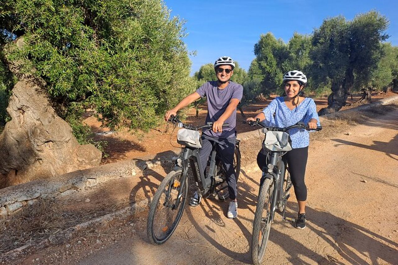 E-bike Tour a Ostuni, gli ulivi secolari e il villaggio rupestre — 9