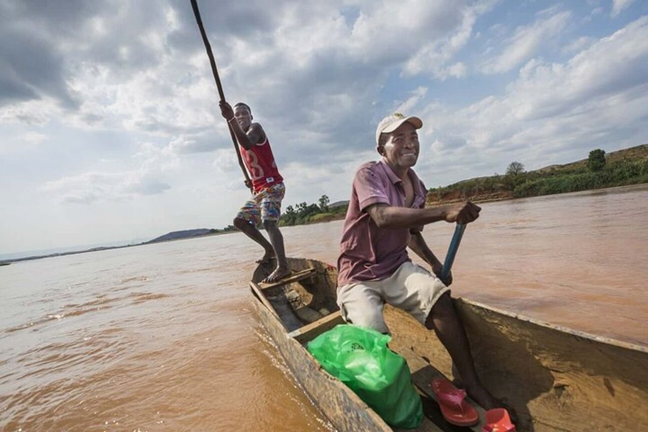 Adevnture di 5 giorni: Camping Tsirihina Rivertrip al viale Baobab