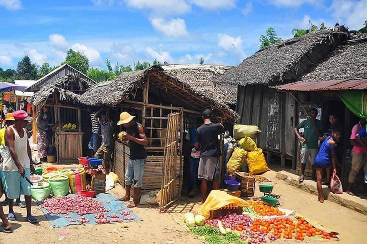 Adevnture di 5 giorni: Camping Tsirihina Rivertrip al viale Baobab — 4
