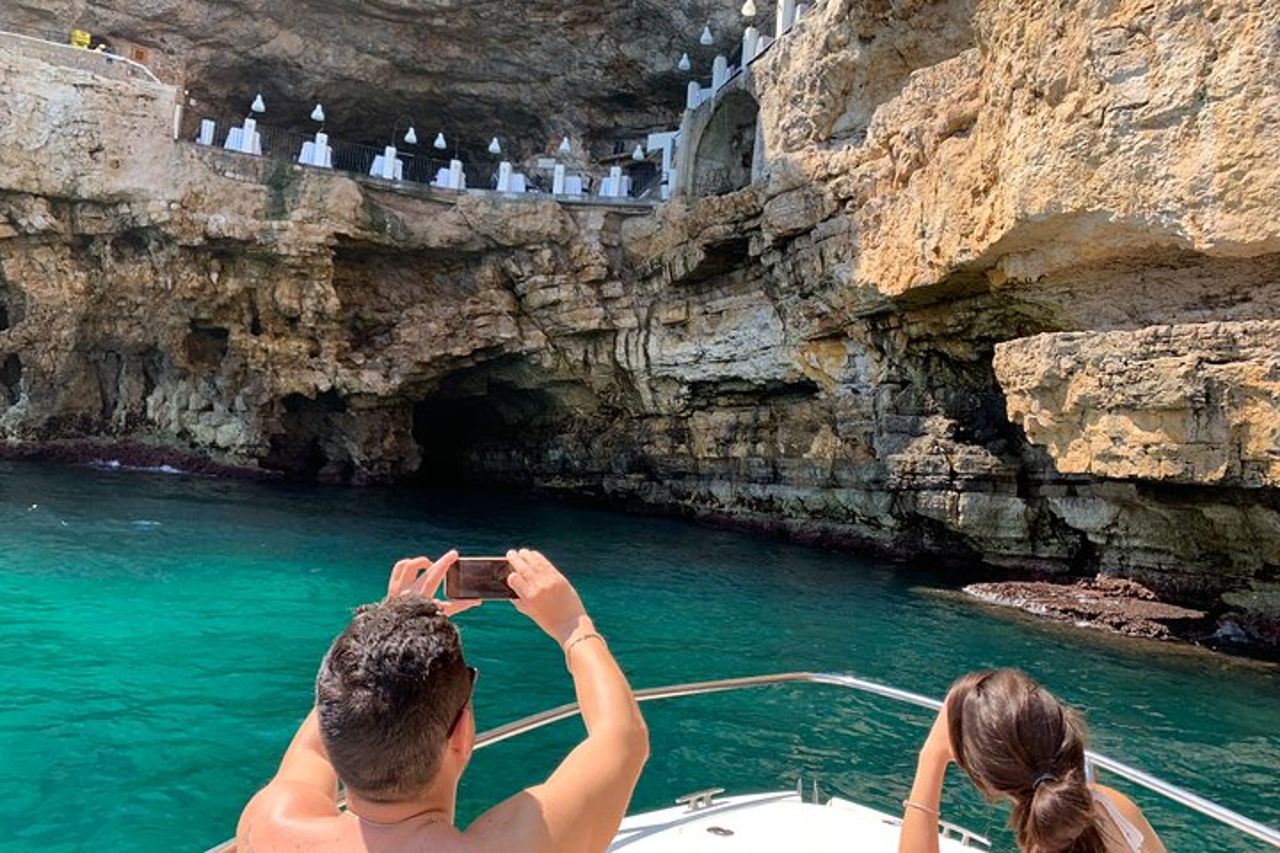 Privato: Tour in Barca di 3h delle grotte di Polignano a Mare — 2