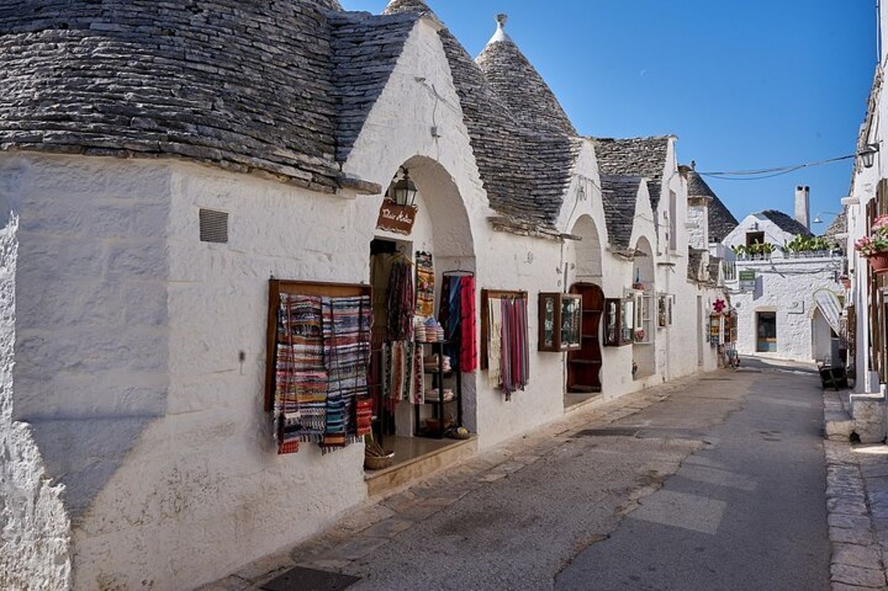 Da Bari: Visita Polignano a Mare e Alberobello — 5