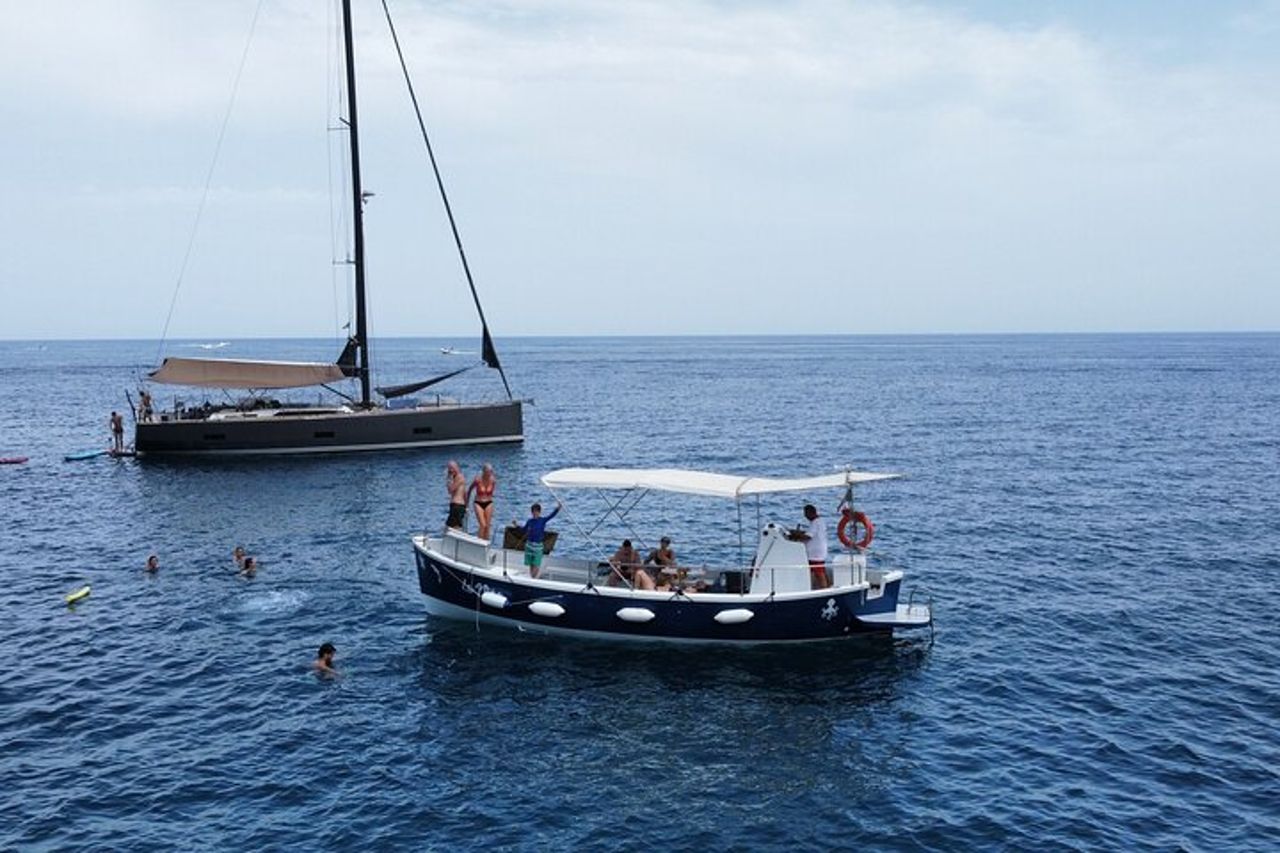 Escursione in barca lungo la costa di Cefalù — 9