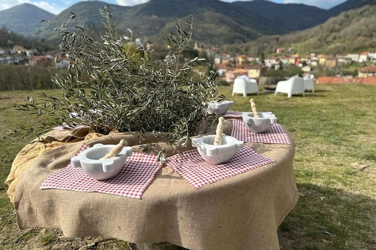 Cesarine: festa al tramonto con spritz e pesto nella campagna delle Cinque Terre
